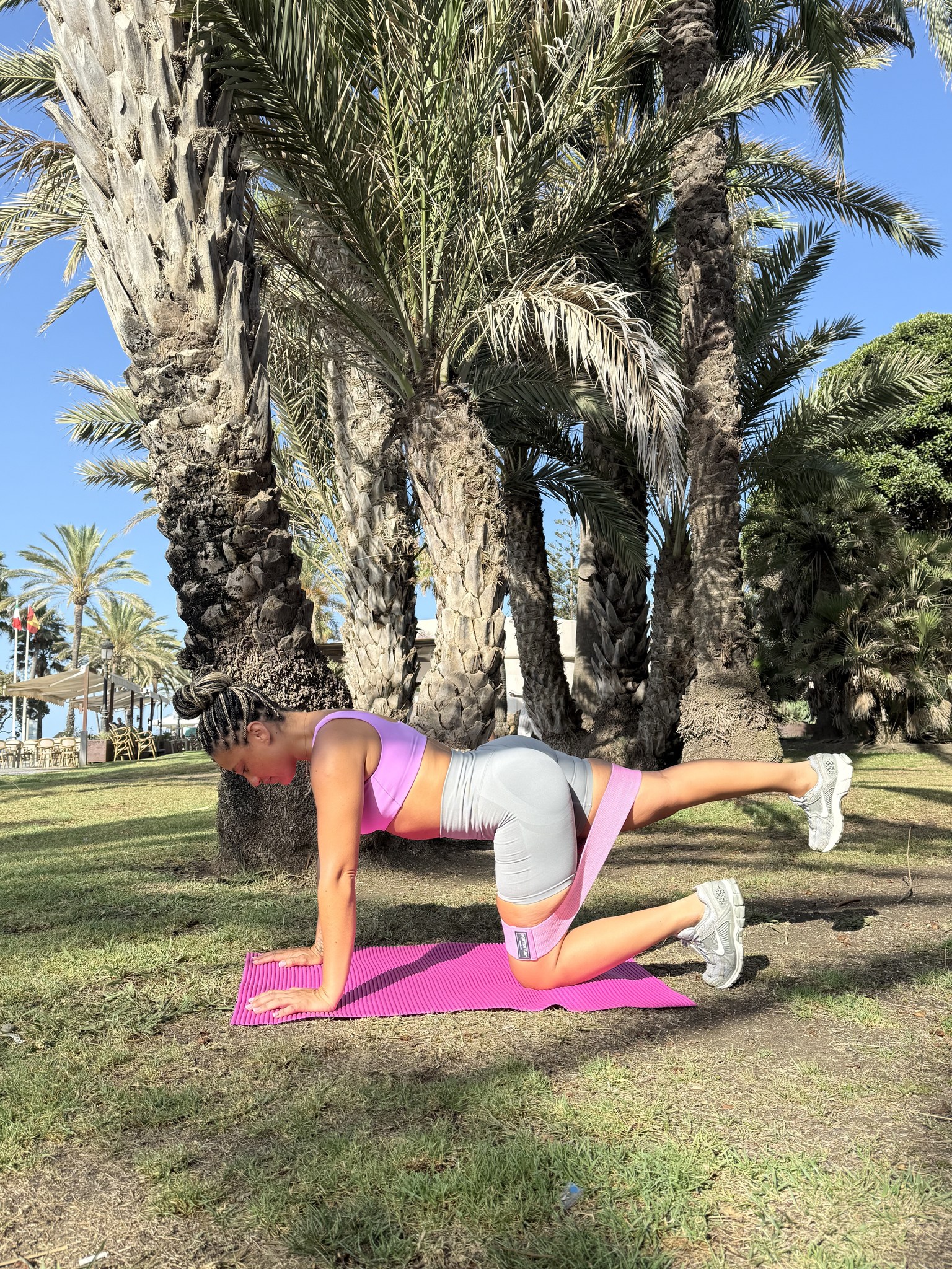 Glutes & Abs Fitness Class (child friendly)