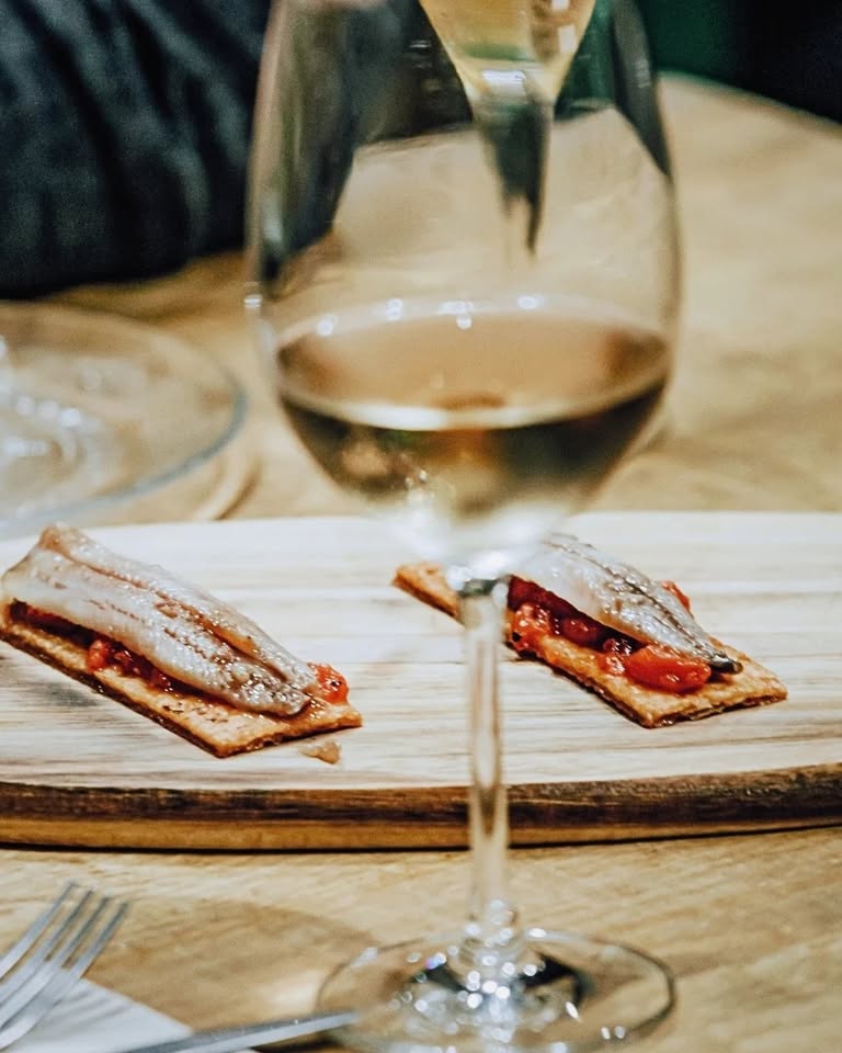 Tapas, Vinos y Mas!