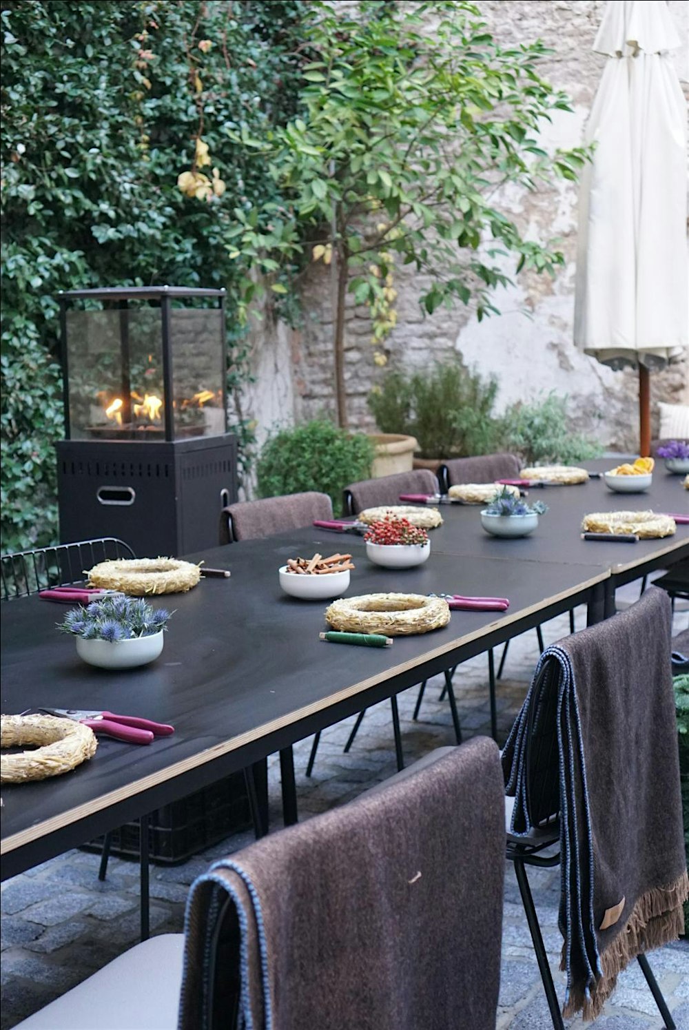 Taller de coronas navideñas con Orangerie en Plácido y Grata