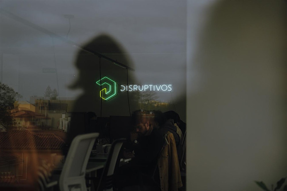 12 MOMENTS 2025 – Workshop – Taller: “IA para convertirte en otra persona”…