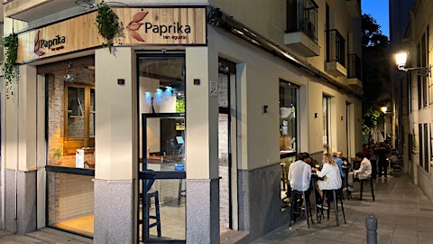 Language exchange at bar Paprika